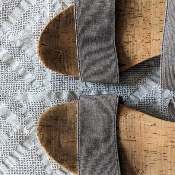 G.H. Bass & Co. Bass Laurie Tan Cork Wedges Women's Size 9.5 - Picture 2 of 5